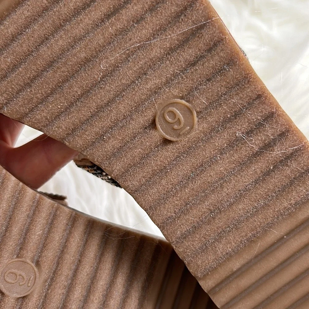 NWOB ~ CUSHIONAIRE VIENNA RHINESTONE MEMORY FOAM SANDALS SZ 9 - Picture 10 of 12